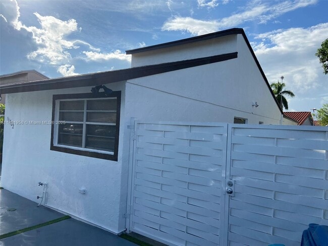 Photo - 11522 SW 4th St