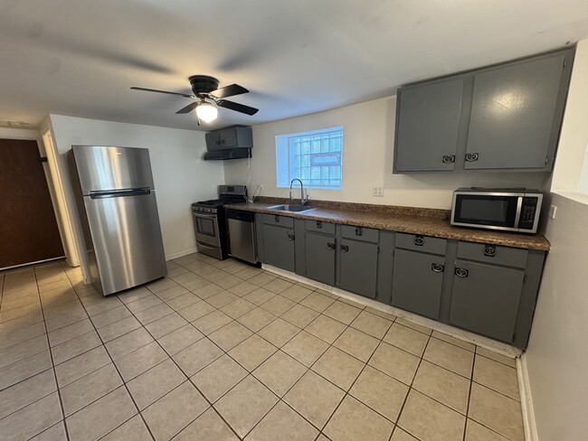 Building Photo - 631 N Spaulding Ave Unit G Rental