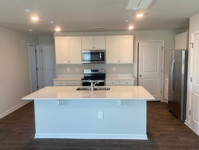 Photo - MAY SPECIAL!!! $500 SECURITY DEPOSIT WITH ...