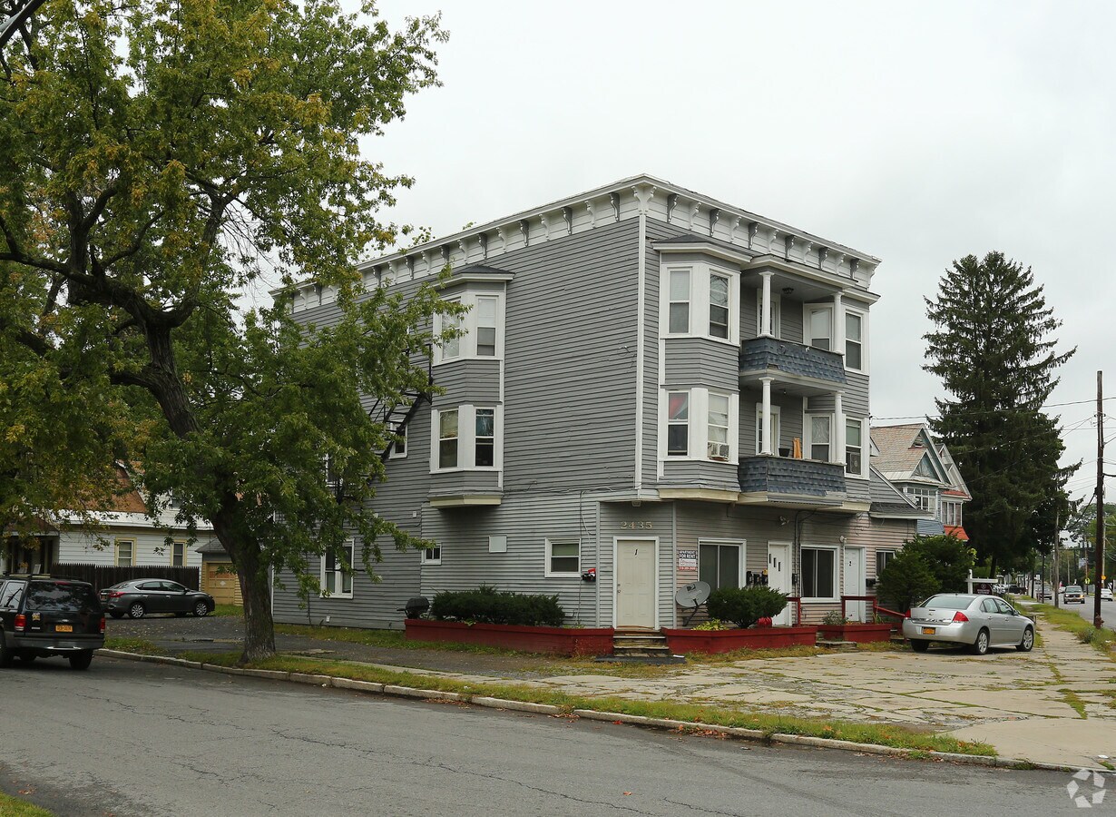 Photo - 2435 Guilderland Ave