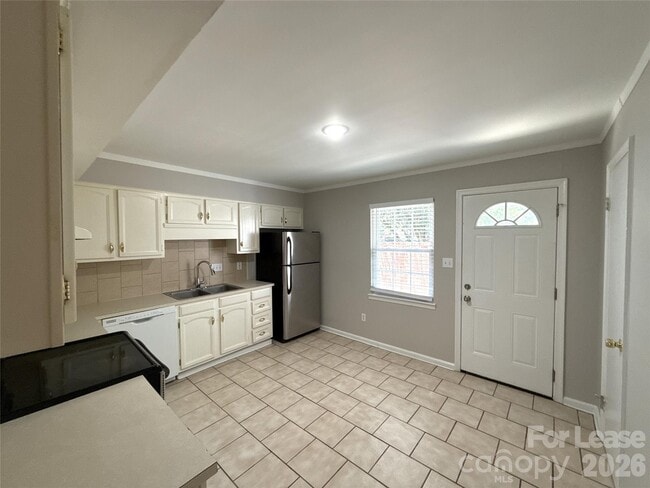 11016 Hunter Trail Ln