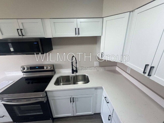 Photo - 939 W McKay Rd