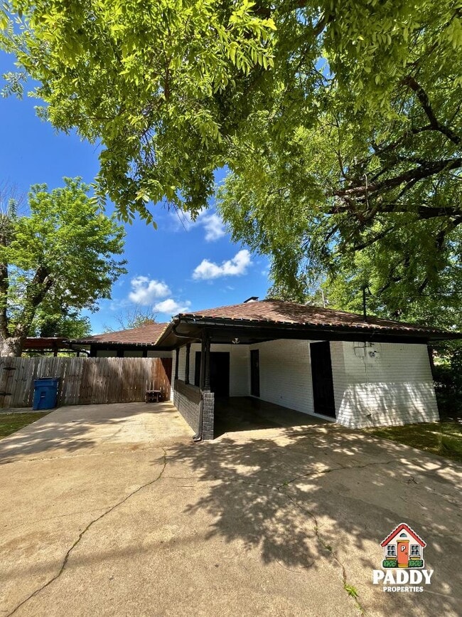 Photo - 410 E 4th St