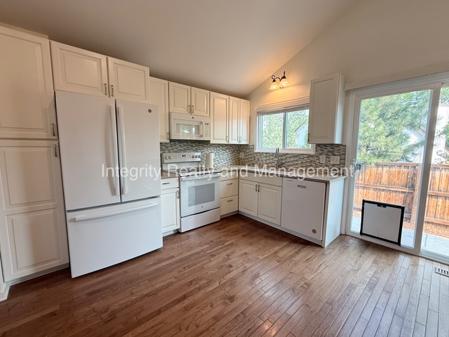 Photo - 475 E Chiswick Cir