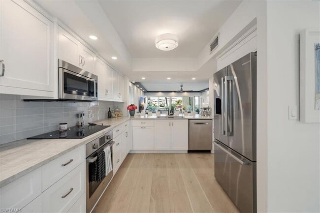 Photo - 800 River Point Dr