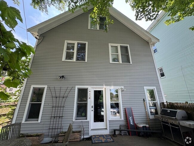 Building Photo - 12 Lincoln Pkwy Unit A Rental
