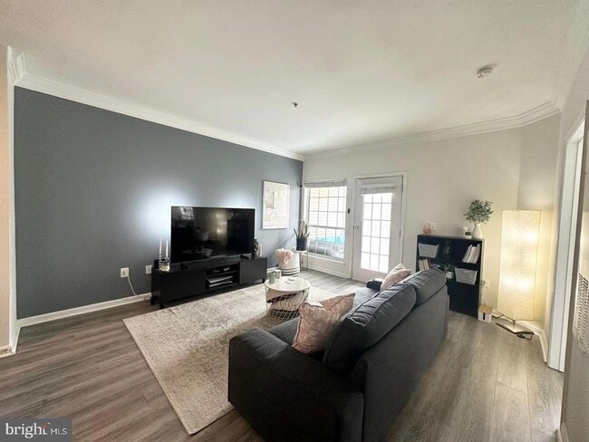 Photo - 4870 Eisenhower Ave Unit 407
