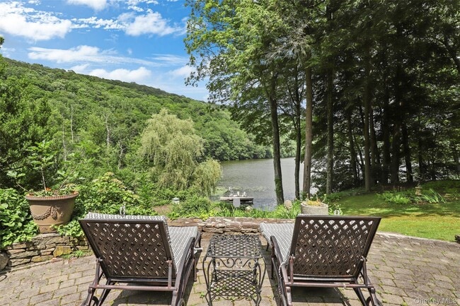 Photo - 15 N Lake Cir