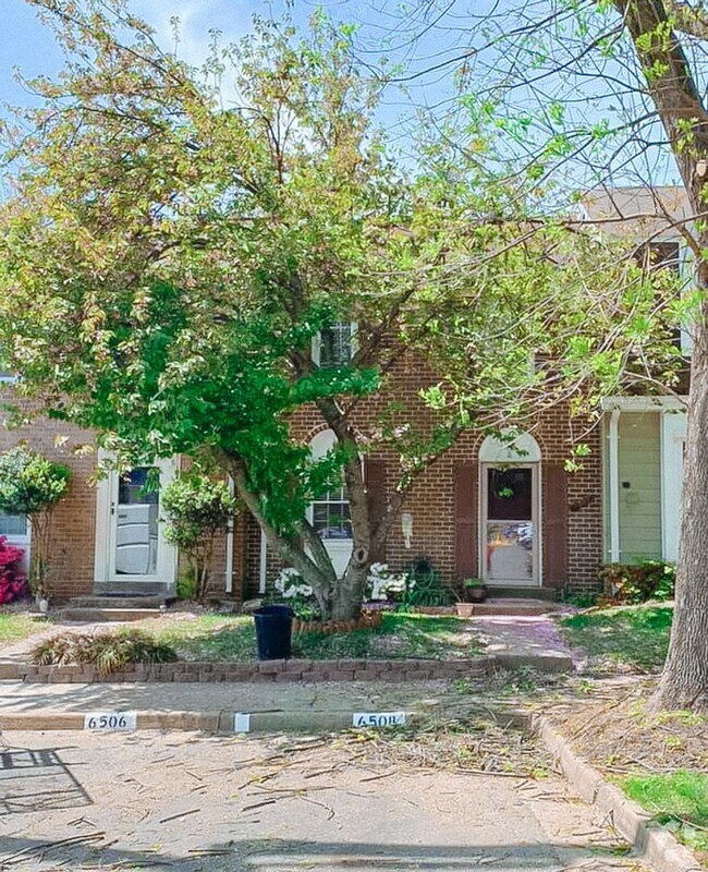 Building Photo - Beautiful 3 Bedroom 2.5 Bathroom Brick Fro... Rental