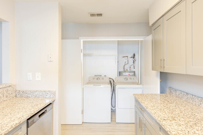 2BR, 2BA