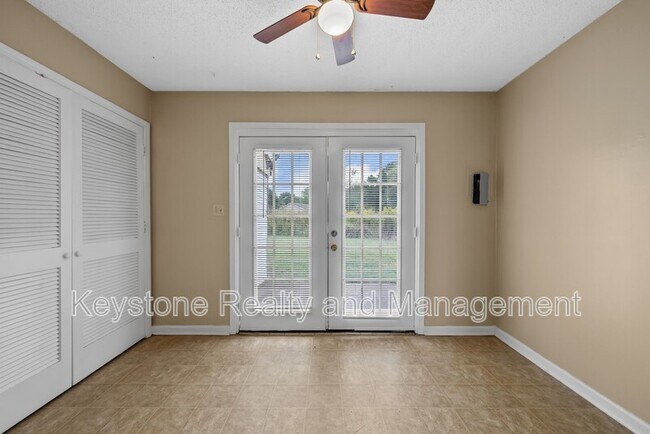 1070 Pembroke Oak Grove Rd