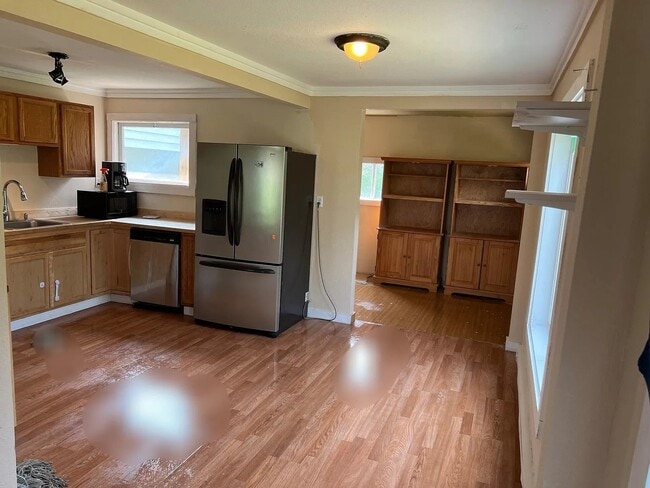 272 Avis St
