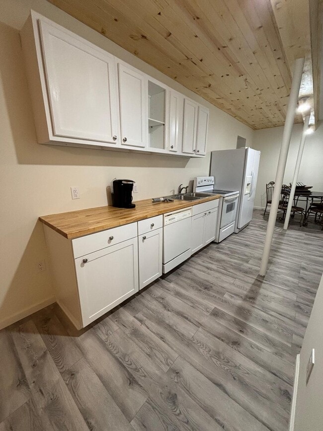 Photo - 305 E Allens Bridge Rd