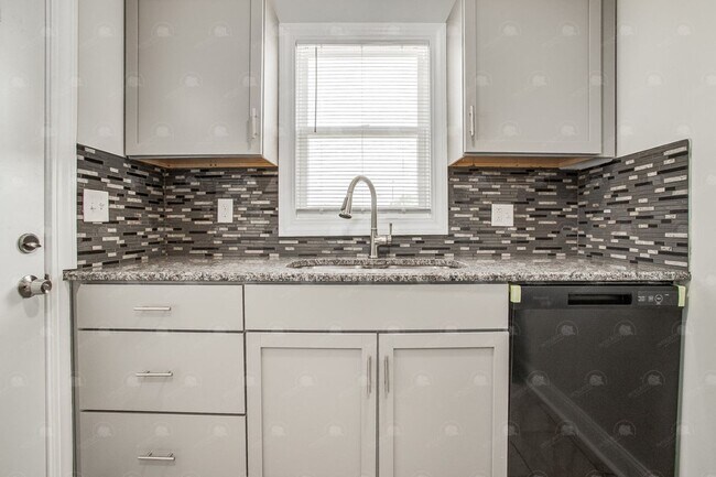 2510 E 59th St Unidad 2512 East 59th Street