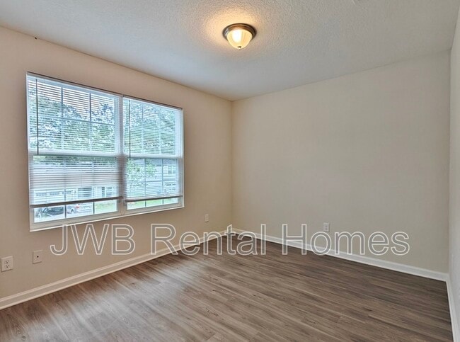 Photo - 11137 Pine St