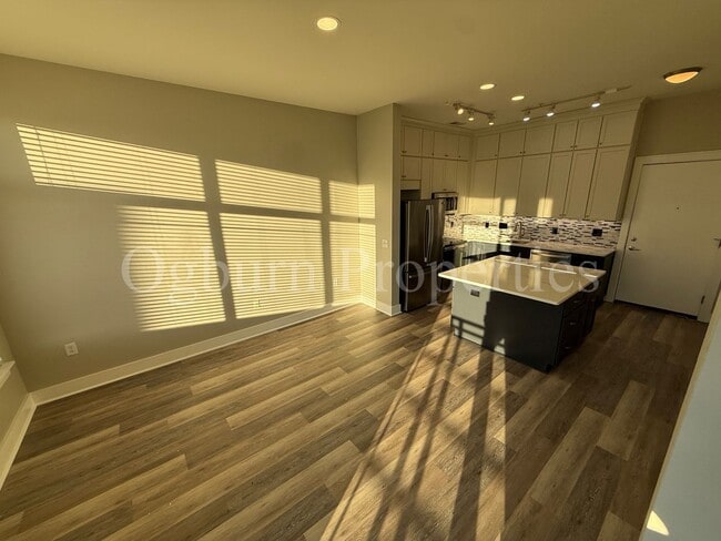 Photo - 810-421 W. 4th St-1BR/1BA 4th & Broad Condo! Unit 421