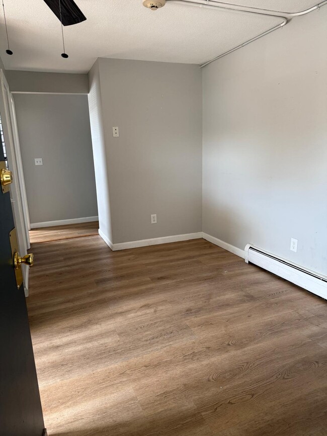 Photo - 144 George St Unit 4