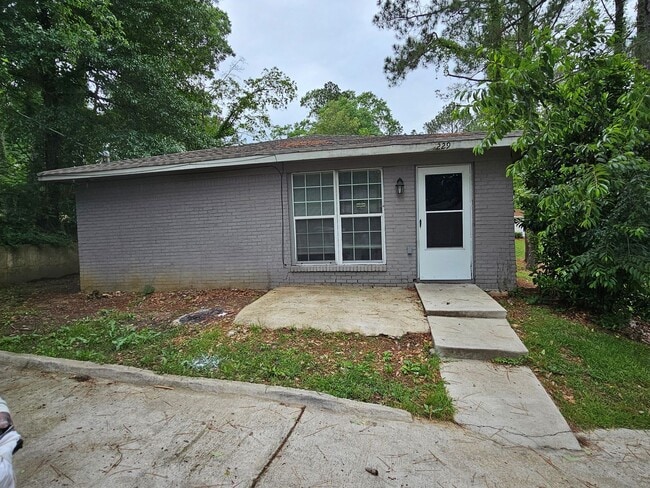 Building Photo - Lawrence Rd 227-229 (Duplex) Unit Lawrence Rd 229