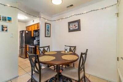 Dining area comfortably seats 4 - 505 Oppenheimer Dr Unidad # 511