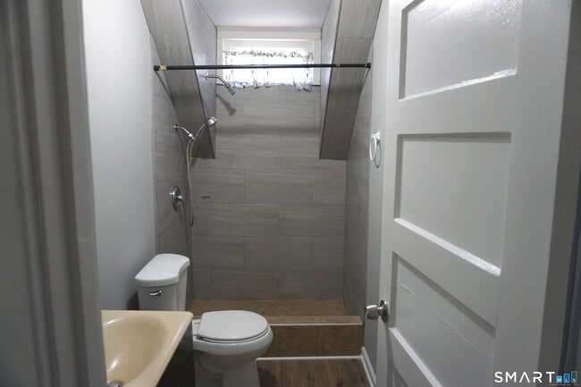 Photo - 3371 Main St