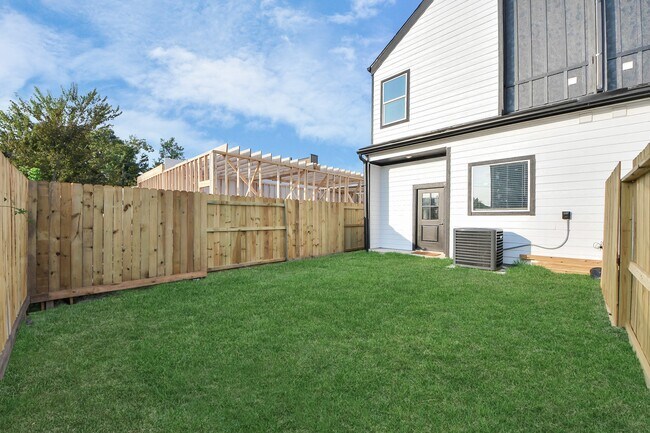 Photo - 8533 Amadwe St