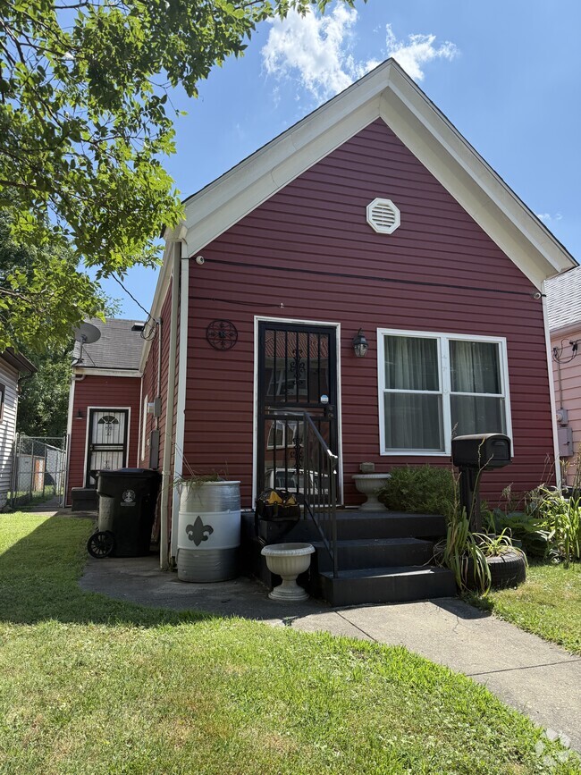 Building Photo - 3446 W Jefferson St Rental