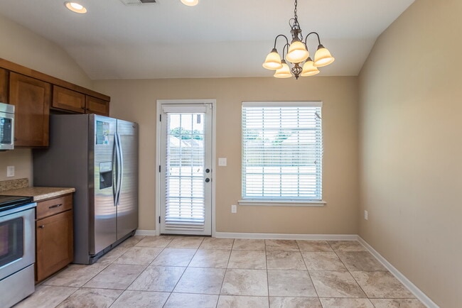 2733 Sapper Ln