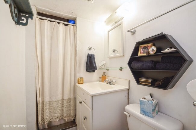 Baño - 1233 W Newport Ave Unidad Garden