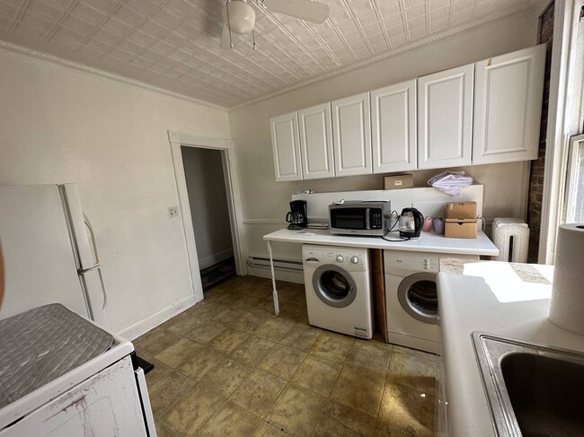846 W 36th St Unidad 846 W 36th St apartment