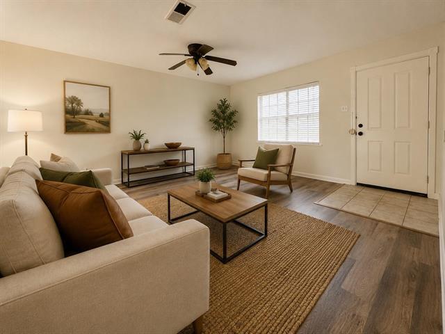 Photo - 409 Starling Dr