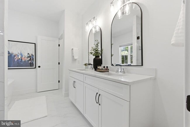 Photo - 916 Waterview Dr