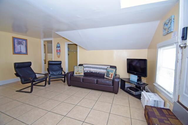 Living Area - 404 Saint Louis Ave Unit Parrot Bay C13