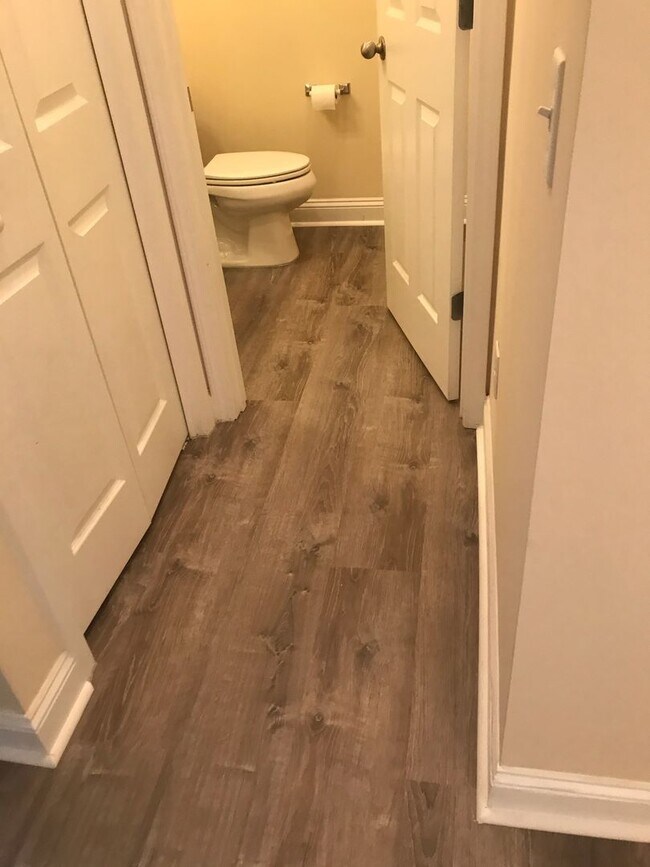 Photo - 323 Laurel Oak Ln