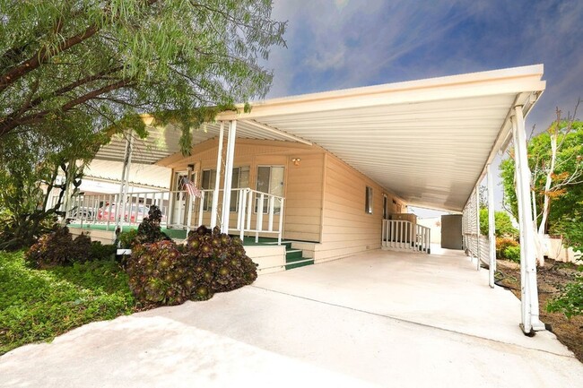 282 N La Paloma Ave