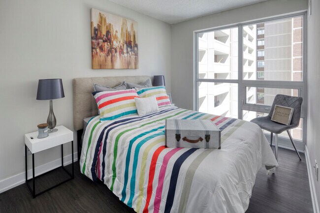 Photo - 561 Sherbourne