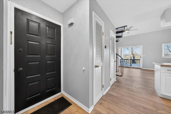 Building Photo - 7 Arapahoe Dr Unit 8