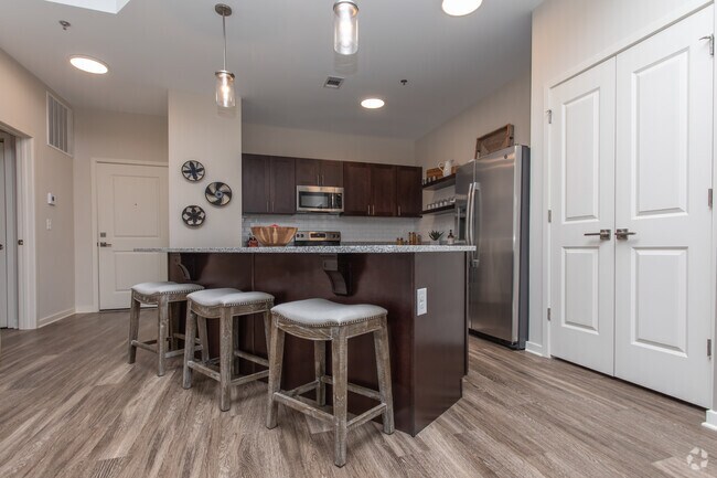 2BR, 2BA - 1215SF