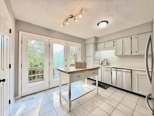 Photo - 4013 Heather Ct NW