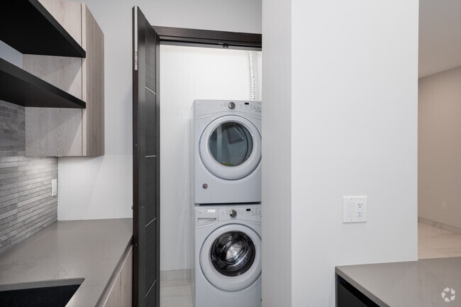 1BR, 1BA - 988SF - In-Unit Laundry