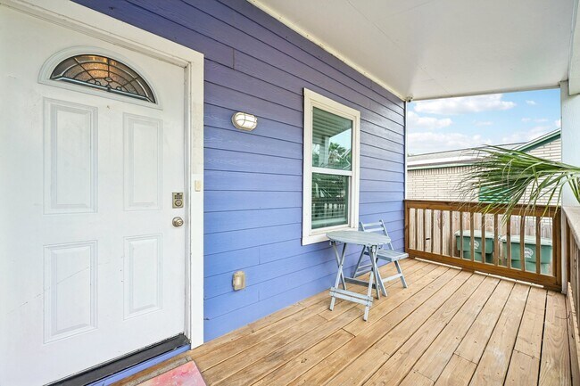 Photo - 1022 Avenue L
