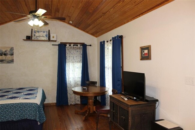 Photo - 961 Buttercup Ln