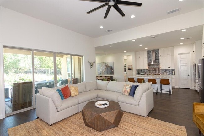 Photo - 205 Eiglehart Rd