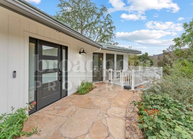 Photo - 2113 Sleepy Hollow Rd