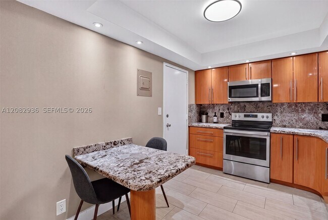 Photo - 427 Golden Isles Dr Unit 11C