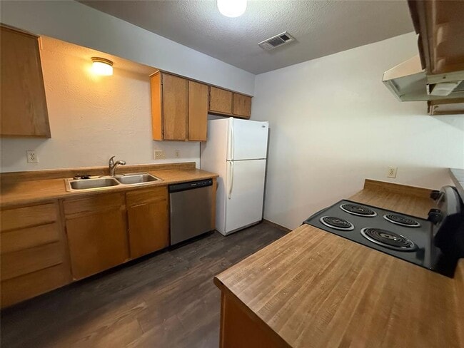 Photo - 7601 St Amant Pl