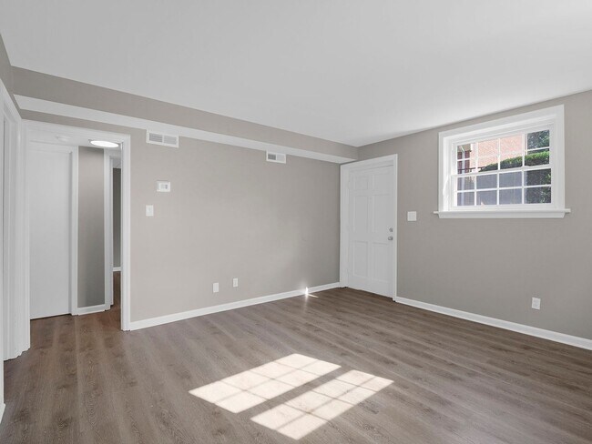 Photo - Stratford Square Apartments Unidad #200