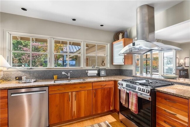 Photo - 465 Eastland Dr