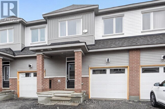 Photo - 297 Les Emmerson Dr