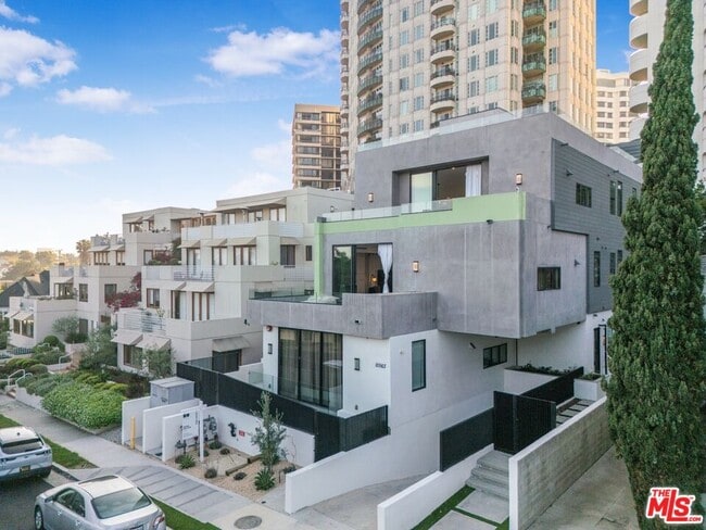 Building Photo - 10563 Ashton Ave