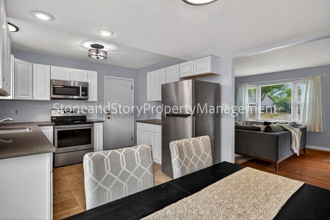 Photo - 4 bedroom 2 bath on quiet street in Briarwood